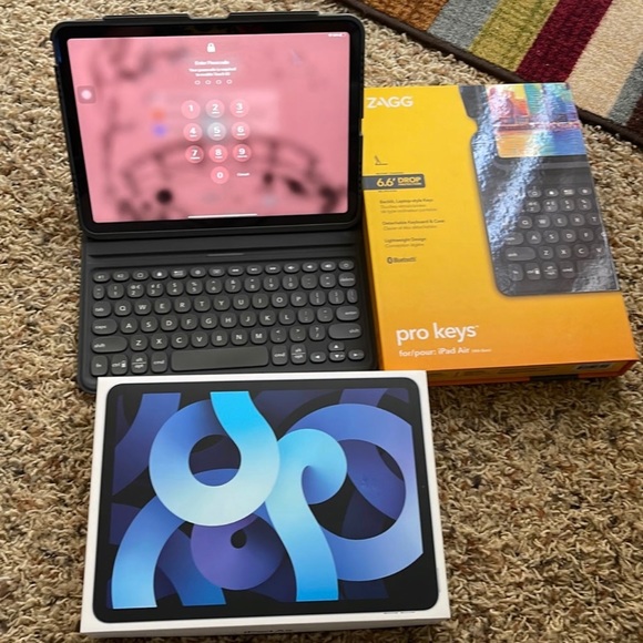 iPad Air 64gb with Zagg Keyboard and Case